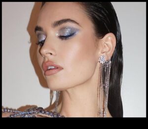 Glamūrs vienā mirklī: ātri un satriecoši Glam grima padomi